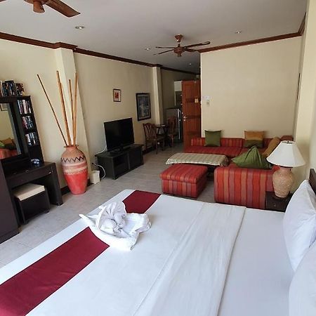 Patong Karlssons Hotel エクステリア 写真