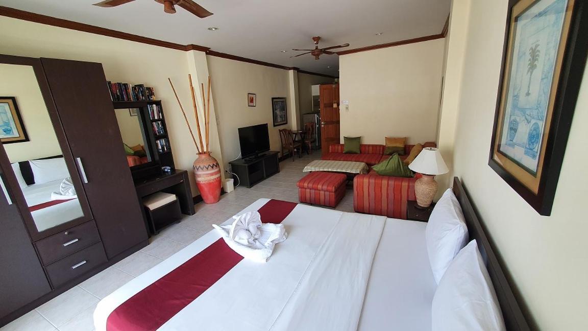 Patong Karlssons Hotel エクステリア 写真